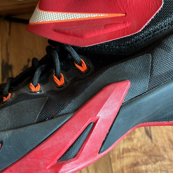 Nike youth 7 Lebron soldiers VIII Zoom sneakers Tennies shoes red black mid top - Picture 10 of 14